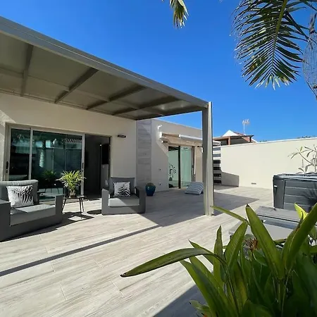 בית נופש Luxury Palm Beach Bungalow מספאלומס