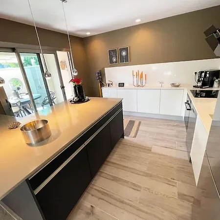 בית נופש Luxury Palm Beach Bungalow מספאלומס