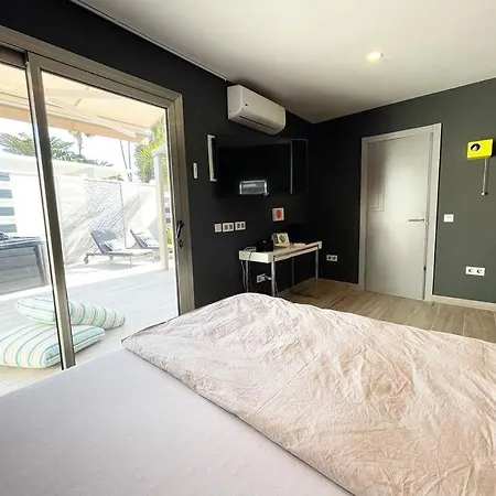 Luxury Palm Beach Bungalow מספאלומס